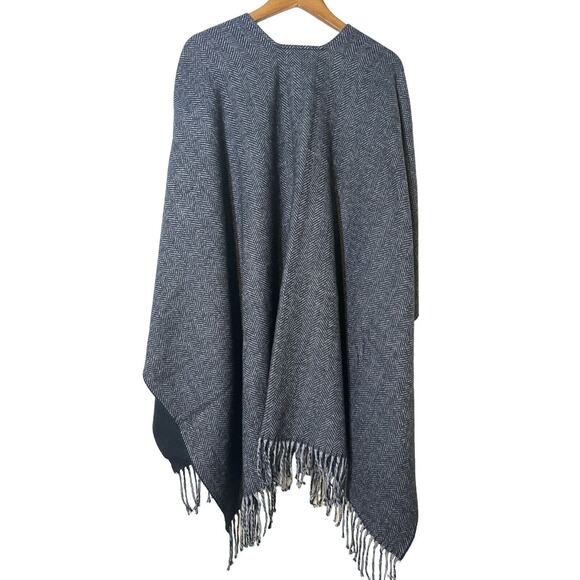 Terra Di Siena Grey and Black Shawl Open Front Wrap with Fringe One Size - Picture 5 of 7